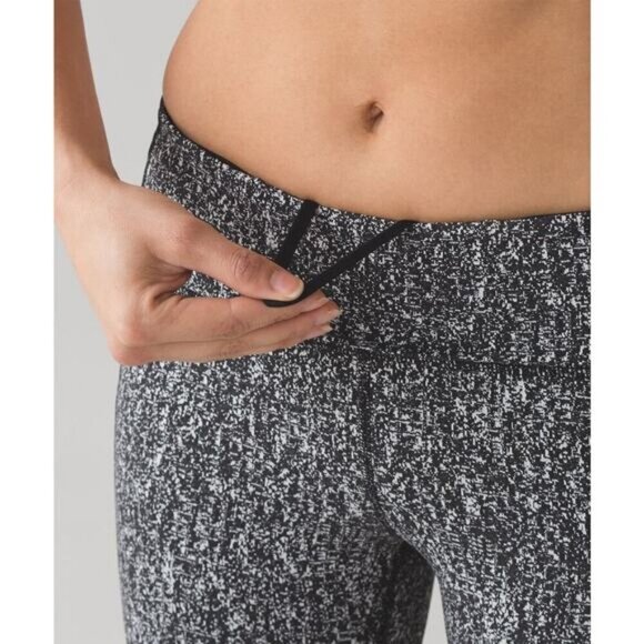 LULULEMON Pace Rival Crop Size 6 Power Luxtreme Suited Jacquard Black White - Picture 4 of 9